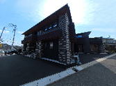 新築の明るいエントランスです