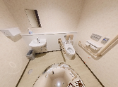 ゆったりとした清潔なトイレ空間