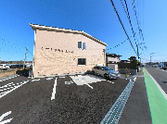 ゆったり通路のある建物前
