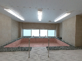 広々とした入浴設備空間