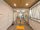 入口付近の広々とした廊下