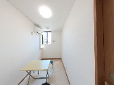 明るい小部屋の様子