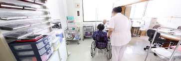 介護施設での勤務風景