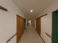 明るい廊下と食堂