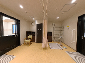 広々とした明るい部屋