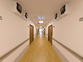 広々とした廊下の様子