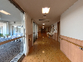 広々とした廊下のパノラマ