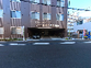 住宅街にある建物外観