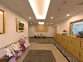 広々とした受付ロビー