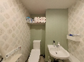 清潔なトイレと洗面所
