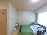 広々した個室の寝室