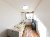 ベッドと車椅子のある部屋