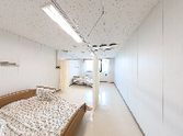 明るい廊下と部屋
