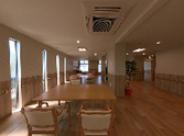 広々とした明るい部屋