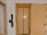 明るい廊下のエレベーター