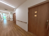 手すり付きの廊下  