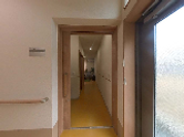 静かで清潔な廊下