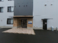 円形外観の建物入口  