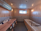広々とした浴室空間