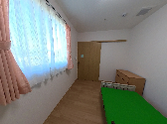 明るい個室の部屋