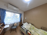 明るい個室の室内