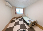 落ち着いた個室の居室