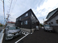 静かな住宅街の外観