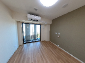 広々とした明るい部屋