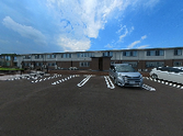 広い駐車場の風景