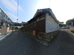 : 住宅街と建物の外壁