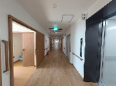 明るく清潔な廊下