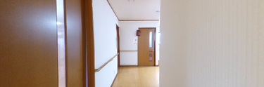 ゆとりのある施設の通路