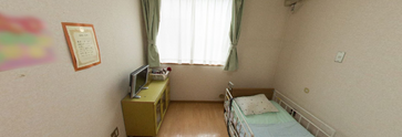 広々とした介護施設の部屋