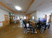 職員と入居者の和やかな空間