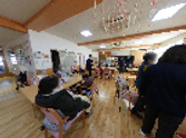 スタッフと入居者の交流風景
