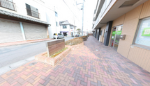 介護施設の外観と周辺地区