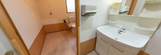 介護施設のトイレと洗面所