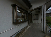 ゆったりとした入り口エリア