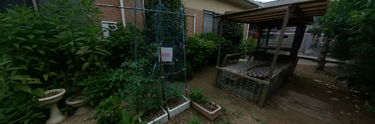 介護施設の居住区と庭園