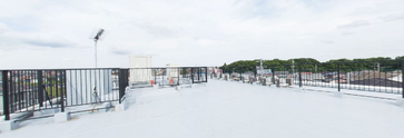 介護施設の屋上テラスの全景