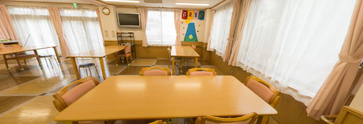 介護施設の共有ダイニングエリア