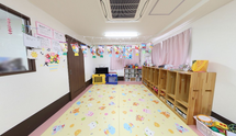 子供の笑顔溢れる待合室