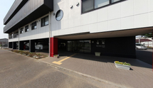 清潔感ある建物の出入口