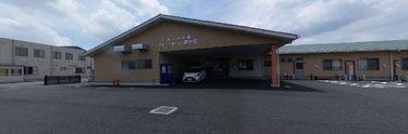 介護施設と駐車場