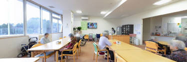広々とした共用ラウンジ