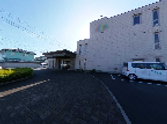 広々とした駐車場の施設