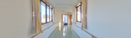 ケアホームの明るい通路