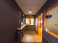 カラフルな装飾の廊下