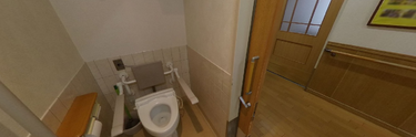 バリアフリー設計のトイレスペース