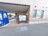 通り沿いの建物外観